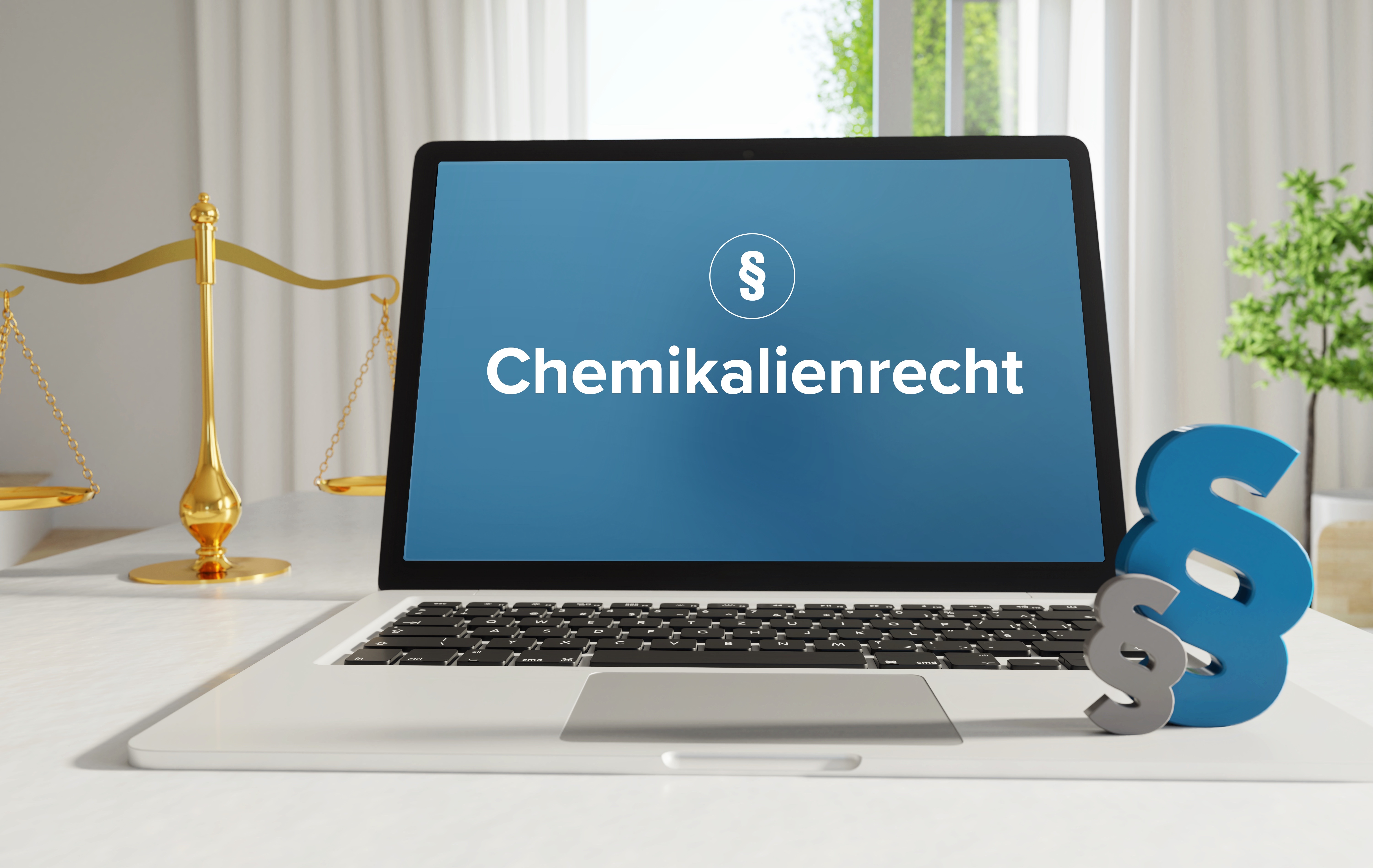 Aufgeklappter Laptop mit dem Schriftzug "Chemikalienrecht"