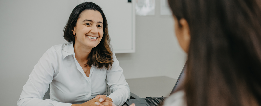 Bild: Dekoratives Bild; zur Seite: Beratung durch das IQ Netzwerk Brandenburg in Potsdam beim LAVG.