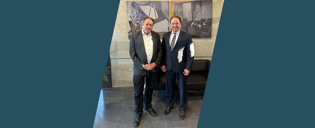 Bild: Dekoratives Bild (Herr Nußbaum (li.) und Herr Quinque (re.) im Foyer des ZIT-BB)