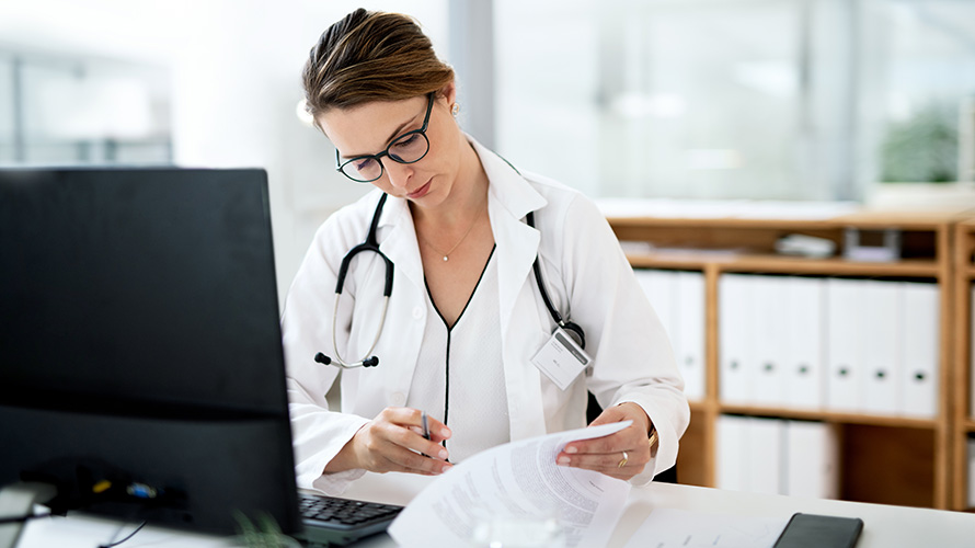 Dekoratives Bild; zur Seite: Betriebsärzte.