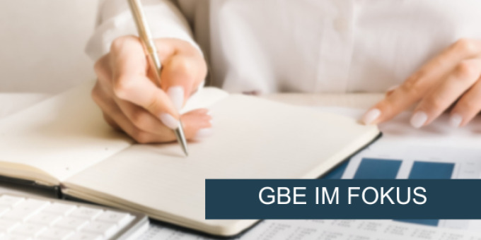 Dekoratives Bild mit der Zwischenüberschrift: GBE im Fokus.