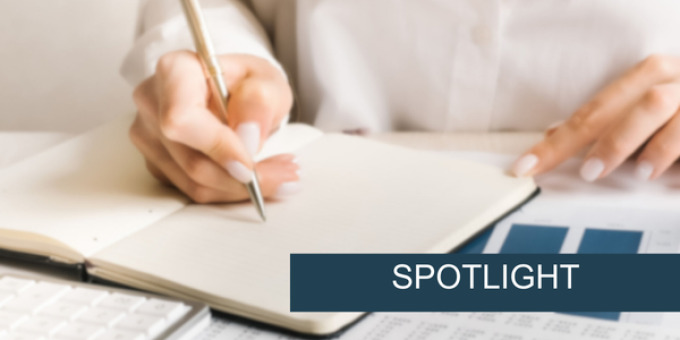 Dekoratives Bild mit der Zwischenüberschrift: Spotlight.